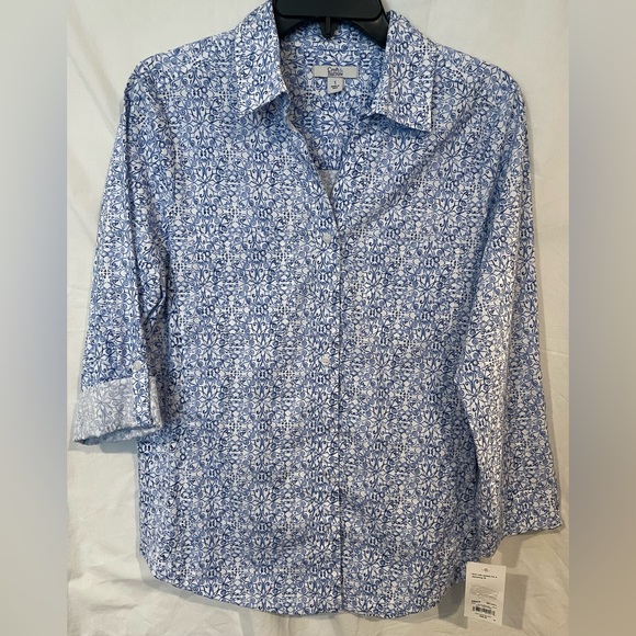 croft & barrow Tops - NWT Blue/White Croft & Barrow The Classic Shirt Size Small